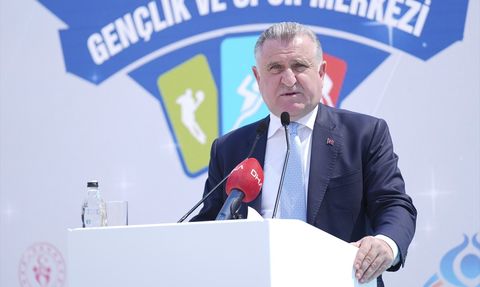 Sultangazi'de Gençlik ve Spor Merkezi'nin Temeli Atıldı