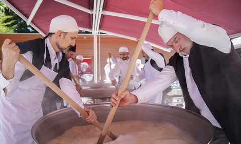 Sümbül Efendi Merkez Tekkesi'nde 10 Bin Kişilik Aşure Etkinliği
