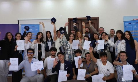 Tacikistan'da Medya Yaz Okulu Tamamlandı