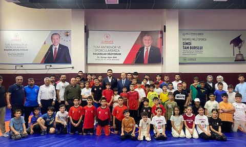 Taha Akgül'ün Van Ziyareti: Güreş Eğitim Merkezi Müjdesi