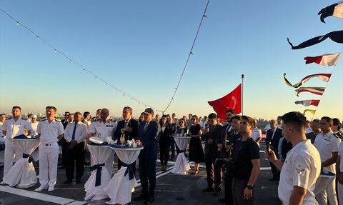 TCG Büyükada Korveti İskenderiye Limanı'nda