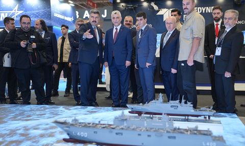 Ticaret Bakanı Ömer Bolat'tan IDEF 2025 Ziyareti