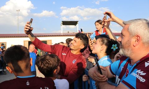Trabzonspor Futbolcuları Taraftarlarıyla Buluştu