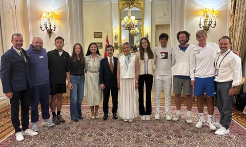 Türk Sporcular Wimbledon'da Londra Büyükelçisi ile Bir Araya Geldi