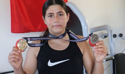 Türkiye'nin 12 Yaşındaki Gülle Atma Şampiyonu: Zekiye Tuana Çetin