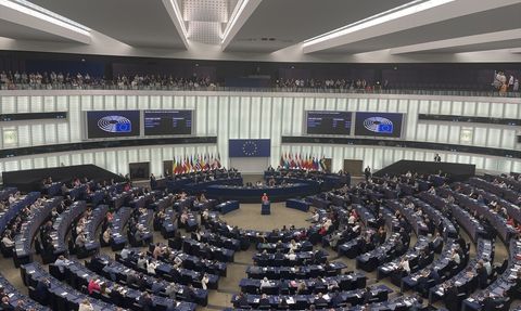 Ursula von der Leyen, Gensoru Önergesine Yanıt Verdi