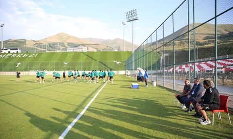 Vali Çiftçi Konyaspor'u Ziyaret Etti