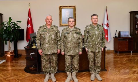 2. ve 3. Ordu Komutanlıklarında Devir Teslim Töreni Gerçekleşti