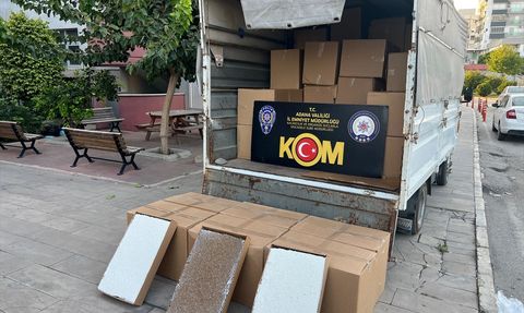 Adana'da Kaçak Makaron Operasyonu: 1.65 Milyon Kaçak Ürün Ele Geçirildi