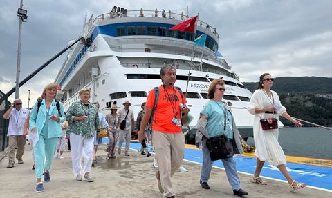 Amasra'ya Gelen Kruvaziyer Turistleri Büyüledi