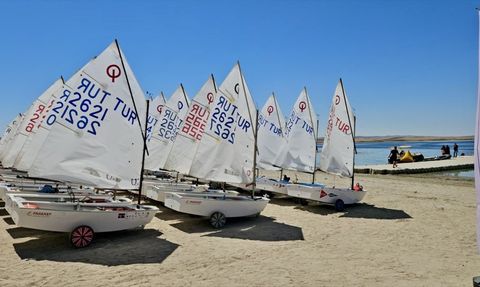 Anadolu Yelken Ligi Optimist Yarışları Hirfanlı'da Sürüyor