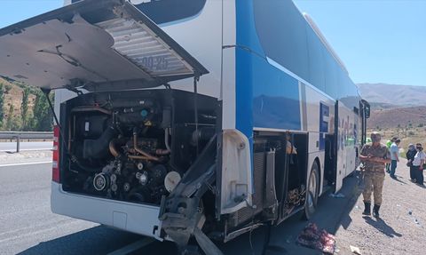 Erzincan'da Yolcu Otobüsü Kazası: 5 Yaralı