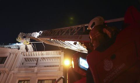 Fatih'teki Otelde Yangın Kontrol Altına Alındı