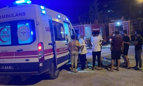Hatay'da Otel Yangını: 11 Kişi Dumandan Etkilendi