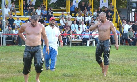 Karamürsel Yağlı Pehlivan Güreşleri'nde Ali Gürbüz Zafere Ulaştı