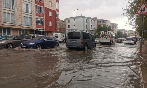 Kırklareli'nde Şiddetli Sağanak Hayatı Olumsuz Etkiledi