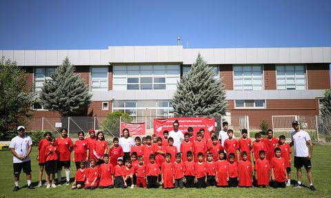 Konteyner Kentte Çocuklar Futbol Eğitimi Alıyor