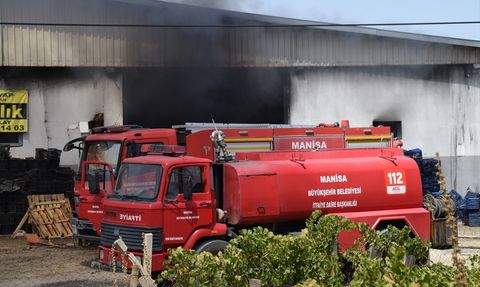 Manisa'da Depoda Yangın