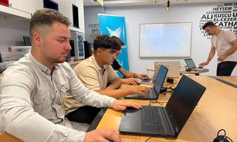 Mardin'deki Öğrenciler Yaz Tatilini İcathane Atölyesi'nde Geçirdi