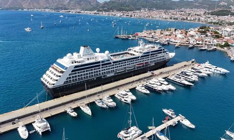 Marmaris'e İki Kruvaziyer Gemisi Geldi