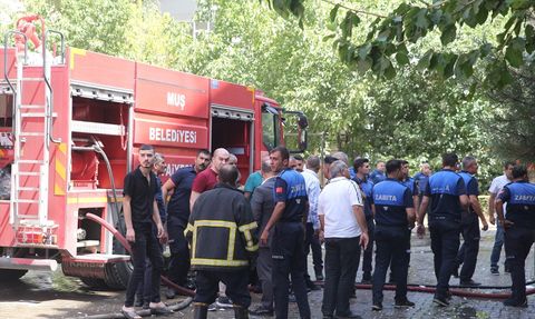 Muş'taki Yangında Üç Ev Hasar Gördü