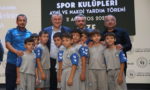 Rize'de Amatör Spor Kulüpleri Ödül Töreni