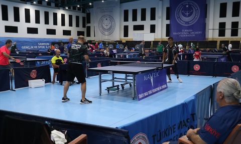 Samsun'da Masa Tenisi Veteranlar Türkiye Şampiyonası Başladı