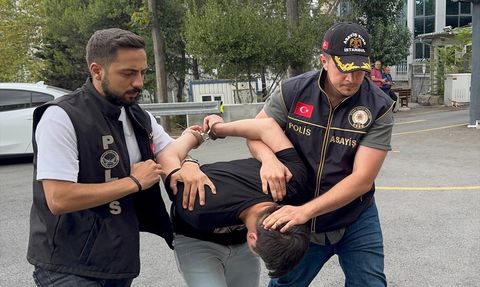 Ümraniye'de Bıçaklı Saldırı: Bir Kadın Hayatını Kaybetti