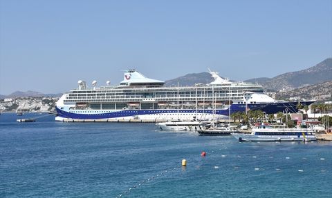 Bodrum'a Gelen Marella Discovery 2 Kruvaziyeri