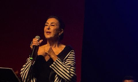 Bursa'da Zeki Müren'i Anma Gecesi Yoğun İlgiyle Gerçekleşti