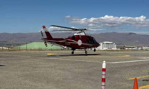 Erzurum'da Ambulans Helikopter Kalp Krizi Geçiren Hastaya Ulaşım Sağladı