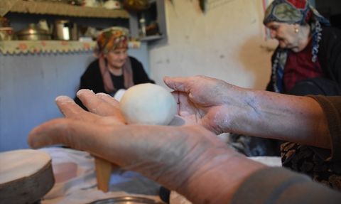 Gümüşhane'de Kadınların Kış Hazırlıkları İmece Usulü Devam Ediyor