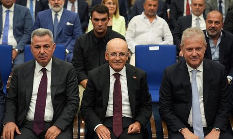 Hazine ve Maliye Bakanı Şimşek İzmir'de İş Dünyasıyla Buluştu