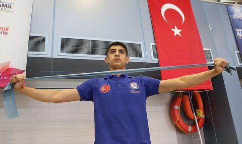 İşitme Engelli Yüzücü Mehmet Bulut Olimpiyatlara Hazırlanıyor
