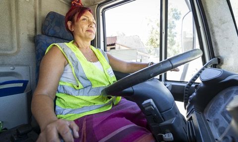 İzmir'de Kadın Çekici Operatörü: Munise Demirer