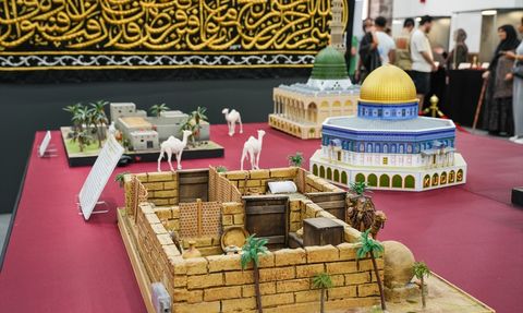 İzmir'de Mukaddes Emanetler Sergisi Ziyarete Açıldı