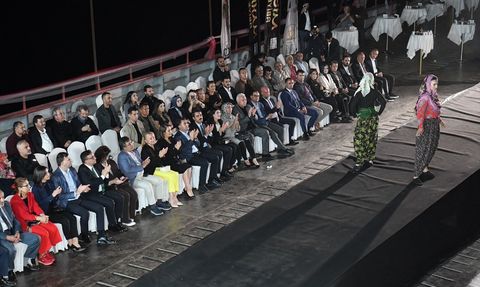 Pertek’te Renkli Bir Defile: Kaleden Podyuma