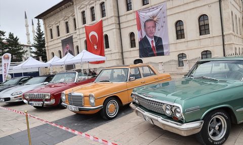 Sivas'ta Klasik Otomobil Fuarı Düzenlendi