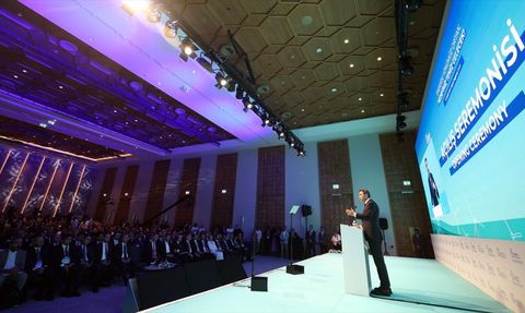 Türkiye'nin Yenilenebilir Enerji Geleceği: Rüzgar ve Güneş Enerjisine Yatırımlar Artıyor