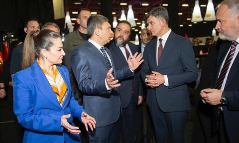 Antalya'da Devlet Tiyatrolarının 'Sahnede Bir Dünya' Sergisi Açıldı