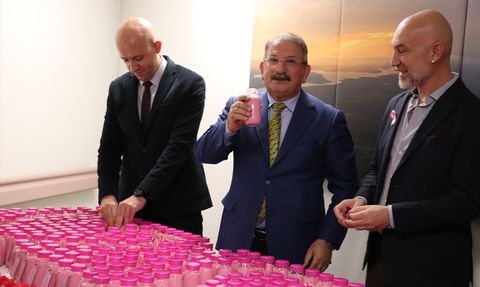 Antalya'da Meme Kanseri Farkındalığı İçin Sağlıklı İçecekler Tanıtıldı