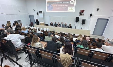 Antalya'da Mezun Doktorlar 25 Yıl Sonra Buluştu