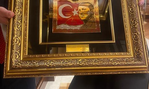 Bahçeli'den Erdoğan'a Anlamlı Hediye