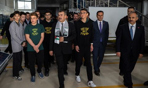 Bakan Tekin'in Cezeri Lisesi Ziyareti ve Gazze İçin Kermes Etkinliği