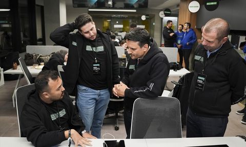 Bilişim Vadisi Genel Müdürü Tüzgen'den Hackathon Ziyareti