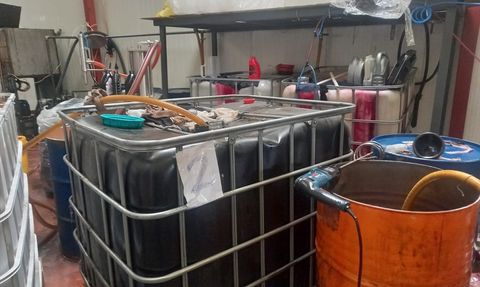 Bursa'da Jandarma Operasyonu: 12,750 Litre Kaçak Yağ Ele Geçirildi