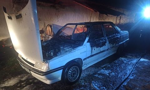 Çankırı'da İki Araç Yanarak Kullanılamaz Hale Geldi