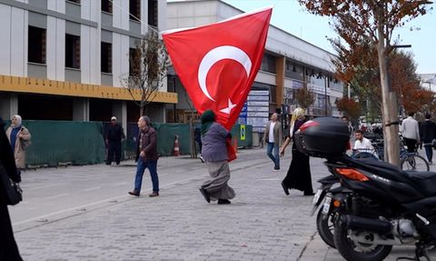Düzce'de Bayrak Hassasiyeti Öne Çıktı