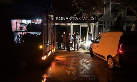 Edirne'de Pastanede Yangın Çıktı, İtfaiye Ekipleri Müdahale Etti