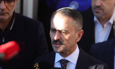 Gebze'deki 7 Katlı Bina Çöktü: Arama Kurtarma Çalışmaları Devam Ediyor